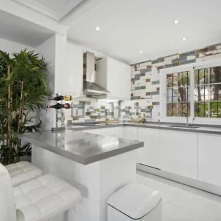 3 Bed Townhouse Close To Puerto